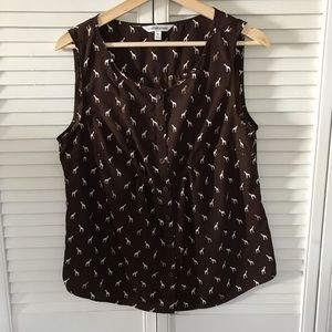 Adorable giraffe patterned blouse brown M